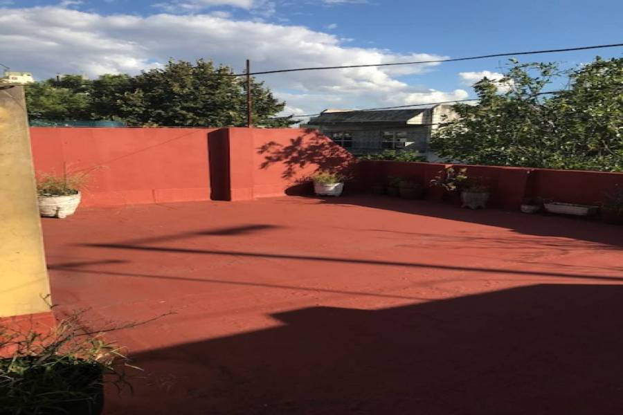 60 m2. de superficie, pleno sol durante todo el día