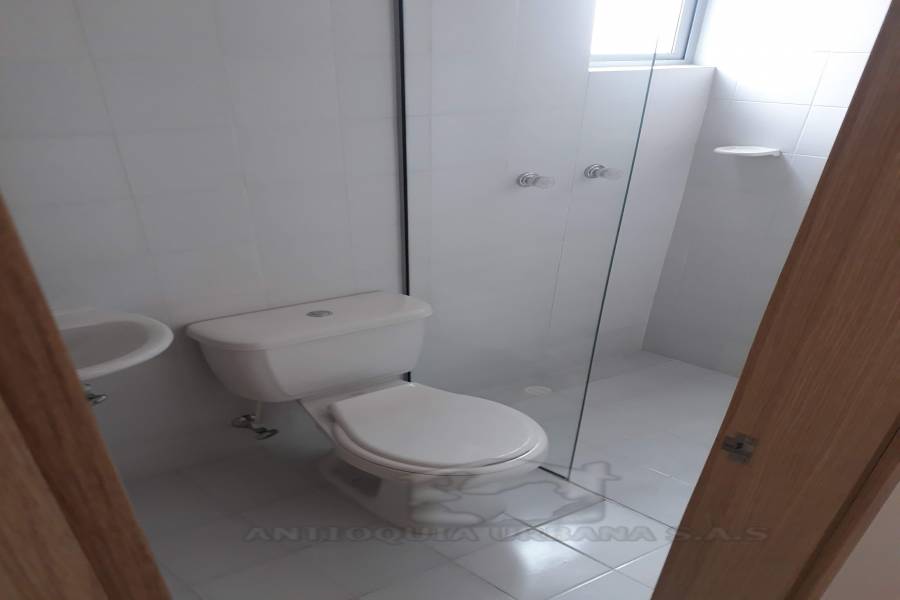 baño de alcoba del servicio