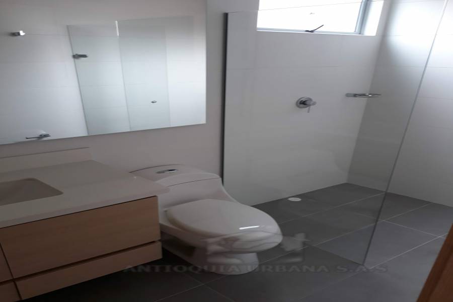 baño de la alcoba principal