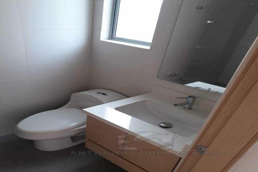 baño de la alcoba auxiliar