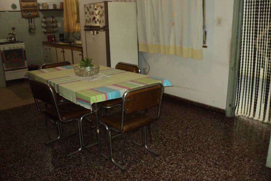 Aldo Bonzi,Buenos Aires,Argentina,3 Bedrooms Bedrooms,2 BathroomsBathrooms,Casas,Altolaguirre,1381