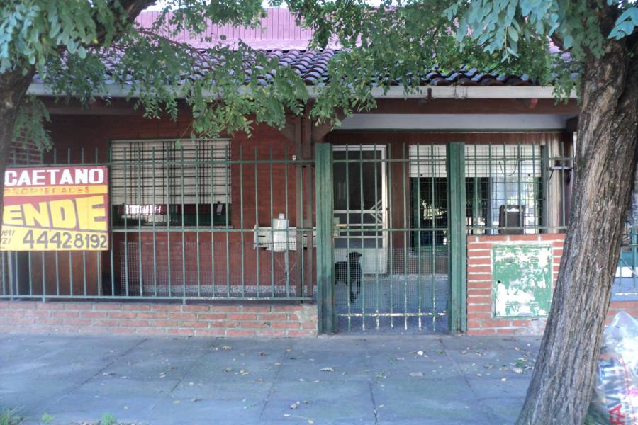 La Tablada,Buenos Aires,5 Habitaciones Habitaciones,4 BañosBaños,Casas,Montenegro,1382