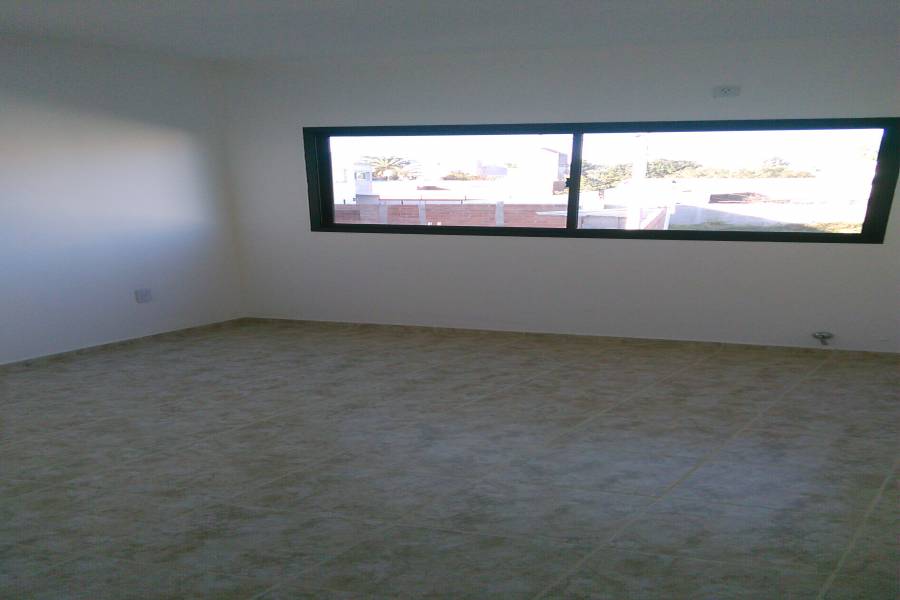 GUALEGUAYCHU, Entre Ríos, Argentina, 3 Habitaciones Habitaciones, ,2 BathroomsBathrooms,PH Tipo Casa,Venta,FERNANDEZ Y PUERTO ARGENTINO,42608