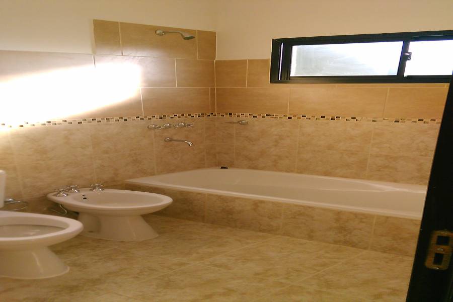 GUALEGUAYCHU, Entre Ríos, Argentina, 3 Habitaciones Habitaciones, ,2 BathroomsBathrooms,PH Tipo Casa,Venta,FERNANDEZ Y PUERTO ARGENTINO,42608