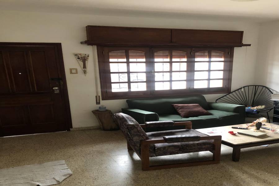 Rosario, Santa Fe, Argentina, 3 Habitaciones Habitaciones, ,1 BañoBathrooms,Casas,Venta,SAN LUIS,42779