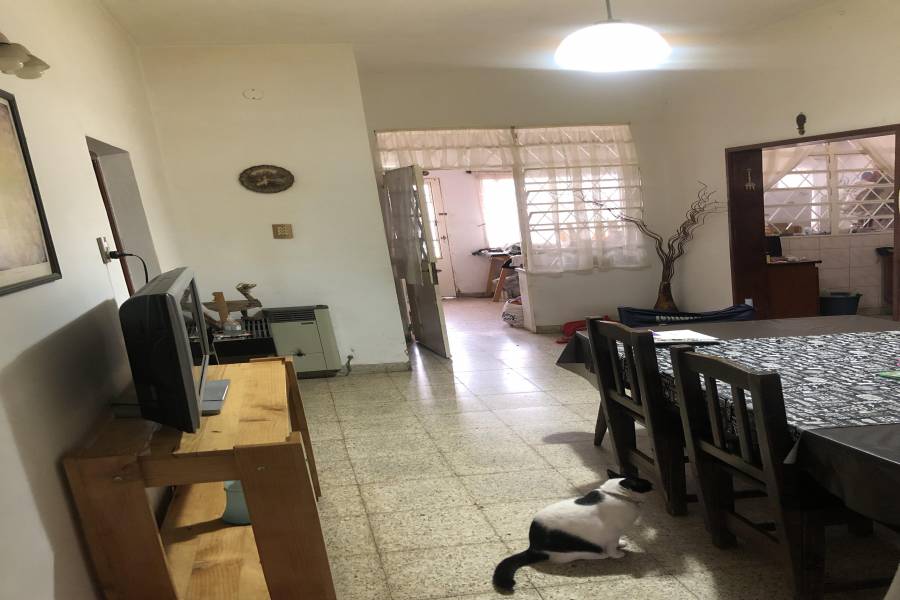 Rosario, Santa Fe, Argentina, 3 Habitaciones Habitaciones, ,1 BañoBathrooms,Casas,Venta,SAN LUIS,42779