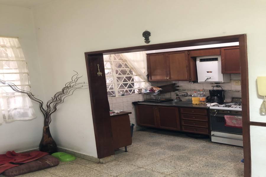 Rosario, Santa Fe, Argentina, 3 Habitaciones Habitaciones, ,1 BañoBathrooms,Casas,Venta,SAN LUIS,42779