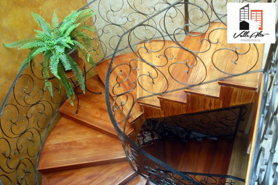 Cuenca, AZUAY, Ecuador, 5 Habitaciones Habitaciones, ,5 BathroomsBathrooms,Casas,Venta,Calle Telemaco,3,42831