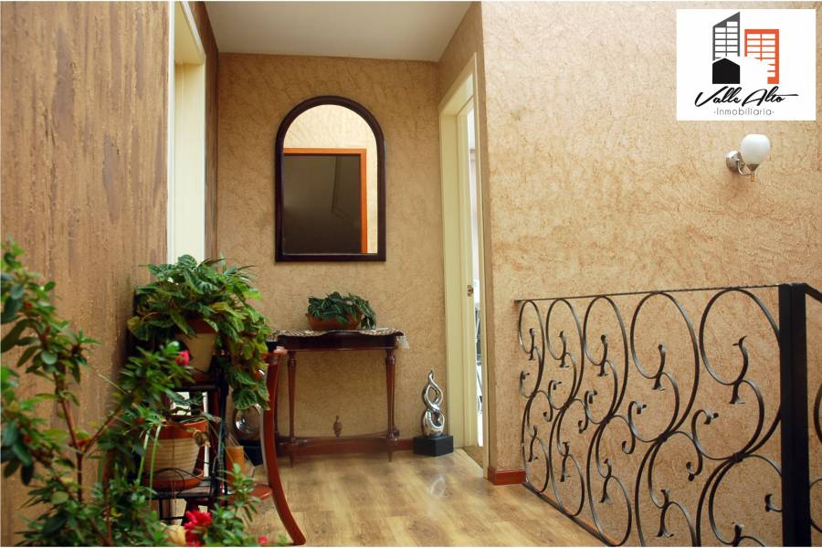 Cuenca, AZUAY, Ecuador, 5 Habitaciones Habitaciones, ,5 BathroomsBathrooms,Casas,Venta,Calle Telemaco,3,42831