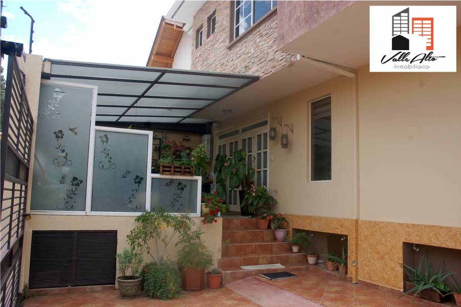 Cuenca, AZUAY, Ecuador, 5 Habitaciones Habitaciones, ,5 BathroomsBathrooms,Casas,Venta,Calle Telemaco,3,42831