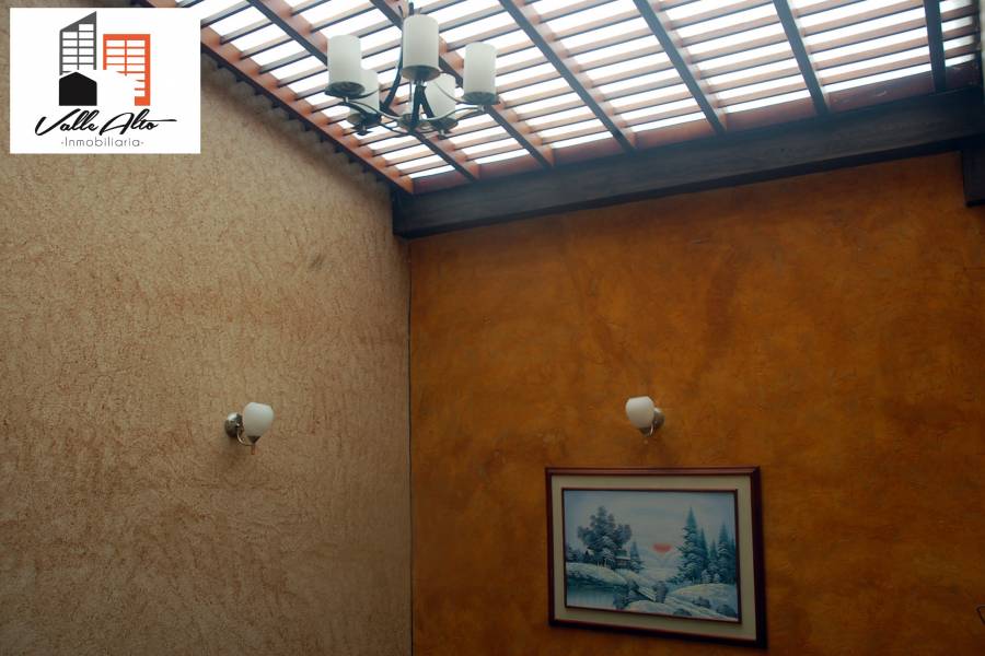 Cuenca, AZUAY, Ecuador, 5 Habitaciones Habitaciones, ,5 BathroomsBathrooms,Casas,Venta,Calle Telemaco,3,42831