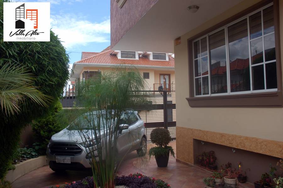 Cuenca, AZUAY, Ecuador, 5 Habitaciones Habitaciones, ,5 BathroomsBathrooms,Casas,Venta,Calle Telemaco,3,42831