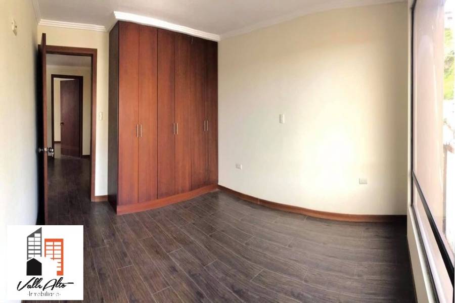 Cuenca, AZUAY, Ecuador, 6 Habitaciones Habitaciones, ,4 BathroomsBathrooms,Casas,Venta,Los Cerezos,3,42930