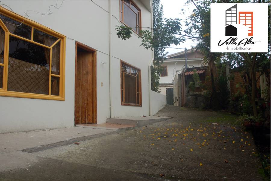 Cuenca, AZUAY, Ecuador, 6 Habitaciones Habitaciones, ,4 BathroomsBathrooms,Casas,Venta,Los Cerezos,3,42930