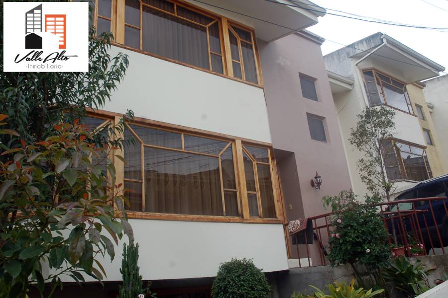 Cuenca, AZUAY, Ecuador, 6 Habitaciones Habitaciones, ,4 BathroomsBathrooms,Casas,Venta,Los Cerezos,3,42930