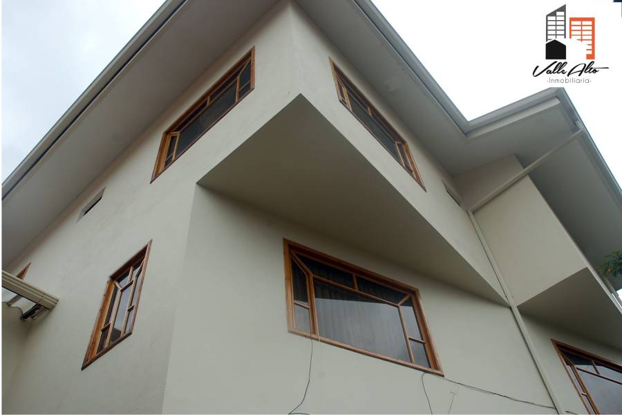 Cuenca, AZUAY, Ecuador, 6 Habitaciones Habitaciones, ,4 BathroomsBathrooms,Casas,Venta,Los Cerezos,3,42930