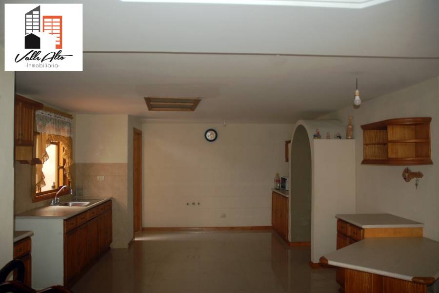 Cuenca, AZUAY, Ecuador, 6 Habitaciones Habitaciones, ,4 BathroomsBathrooms,Casas,Venta,Los Cerezos,3,42930