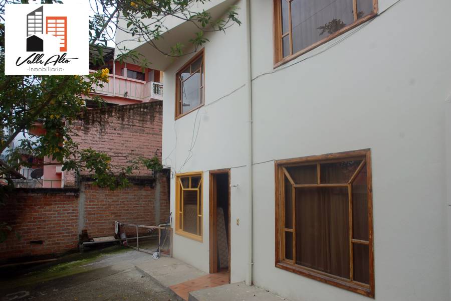 Cuenca, AZUAY, Ecuador, 6 Habitaciones Habitaciones, ,4 BathroomsBathrooms,Casas,Venta,Los Cerezos,3,42930