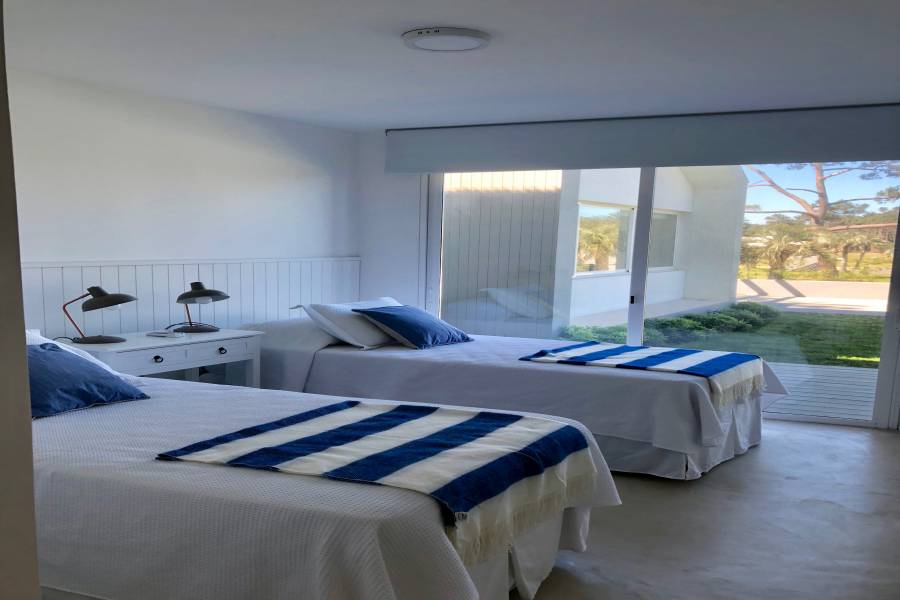 Punta del Este, Maldonado, Uruguay, 5 Habitaciones Habitaciones, ,4 BathroomsBathrooms,Casas,Temporario,42939