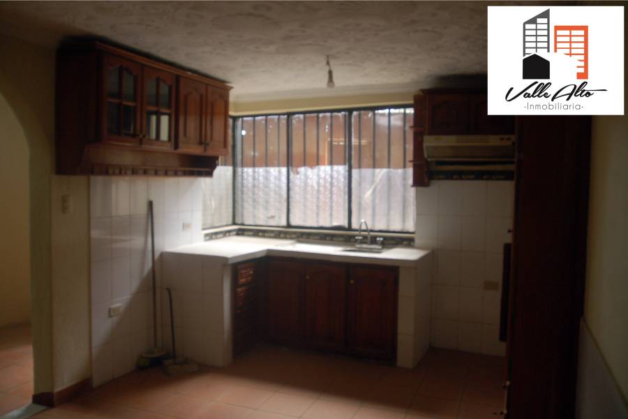 CUENCA, Florida, USA, 7 Habitaciones Habitaciones, ,3 BathroomsBathrooms,Casas,Venta,3,43199