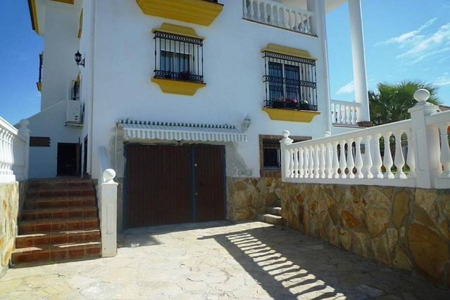 Alhaurín de la Torre,Málaga,España,6 Bedrooms Bedrooms,3 BathroomsBathrooms,Fincas-Villas,4990