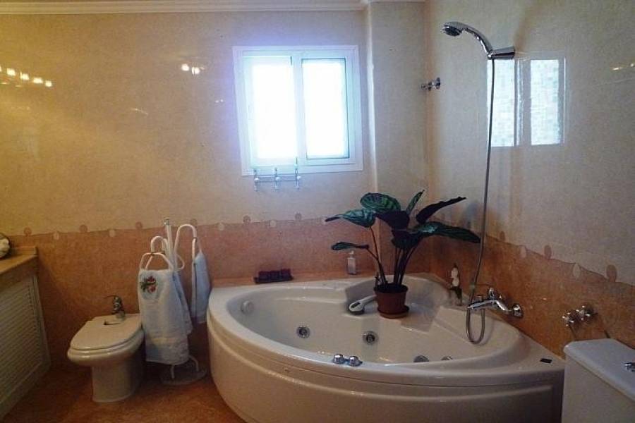 Alhaurín de la Torre,Málaga,España,6 Bedrooms Bedrooms,3 BathroomsBathrooms,Fincas-Villas,4990