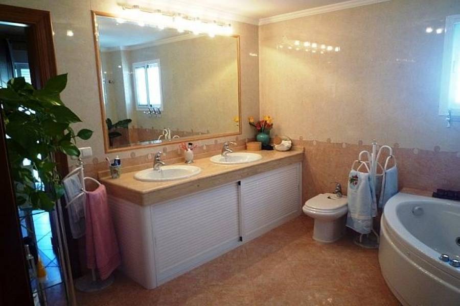 Alhaurín de la Torre,Málaga,España,6 Bedrooms Bedrooms,3 BathroomsBathrooms,Fincas-Villas,4990