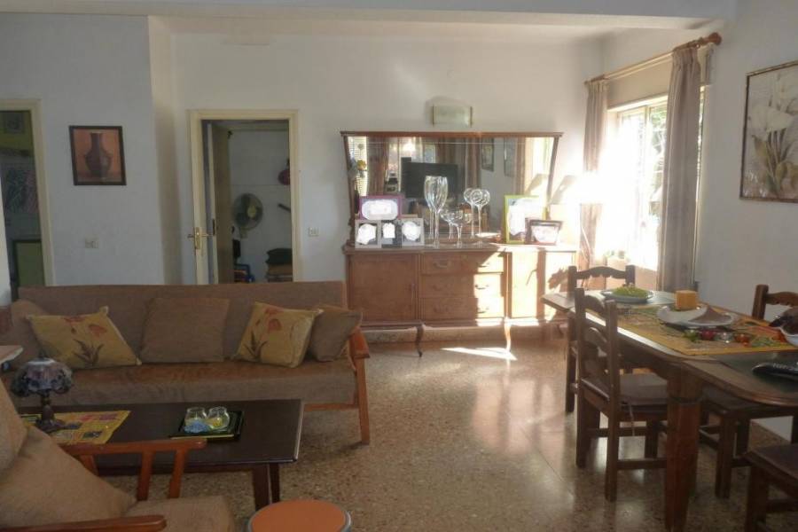 Torremolinos,Málaga,España,3 Bedrooms Bedrooms,1 BañoBathrooms,Fincas-Villas,5005