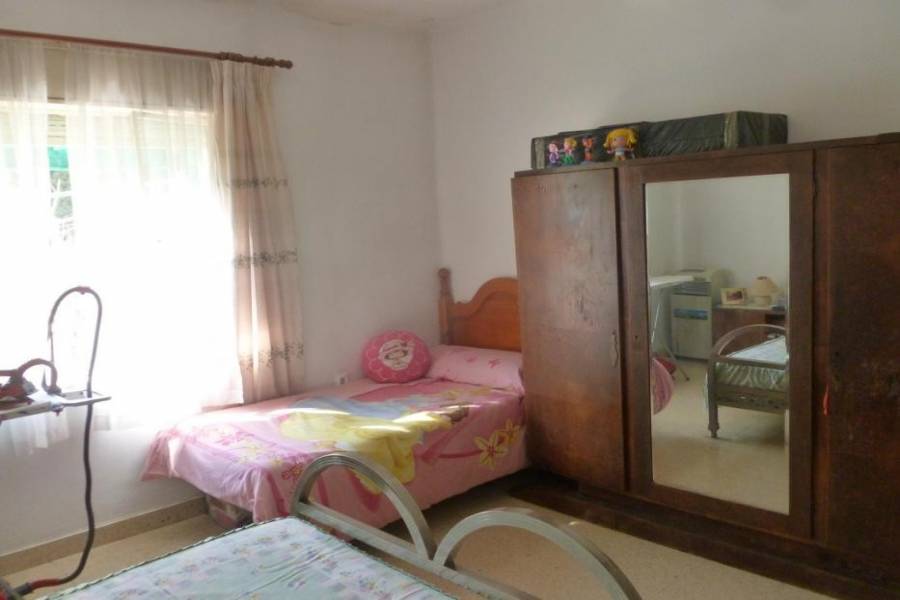 Torremolinos,Málaga,España,3 Bedrooms Bedrooms,1 BañoBathrooms,Fincas-Villas,5005