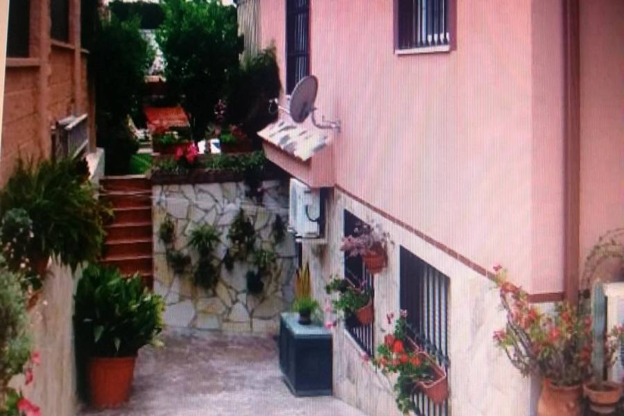 Alhaurín de la Torre,Málaga,España,2 Bedrooms Bedrooms,3 BathroomsBathrooms,Chalets,5160