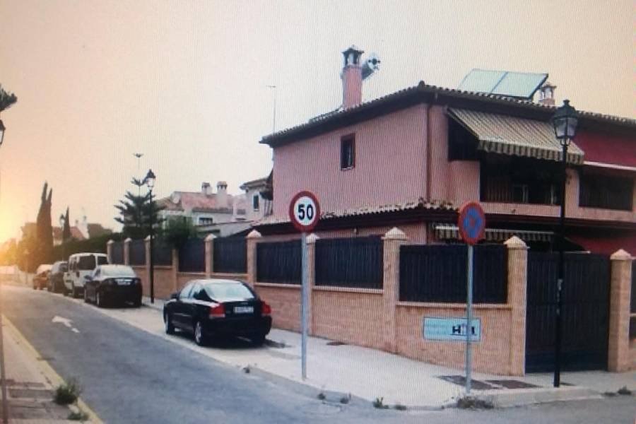 Alhaurín de la Torre,Málaga,España,2 Bedrooms Bedrooms,3 BathroomsBathrooms,Chalets,5160