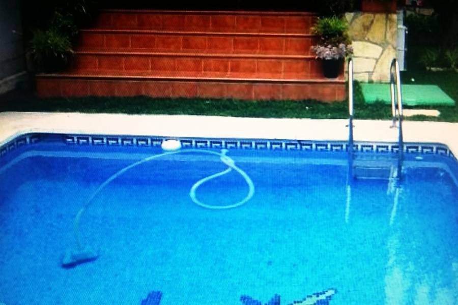 Alhaurín de la Torre,Málaga,España,2 Bedrooms Bedrooms,3 BathroomsBathrooms,Chalets,5160