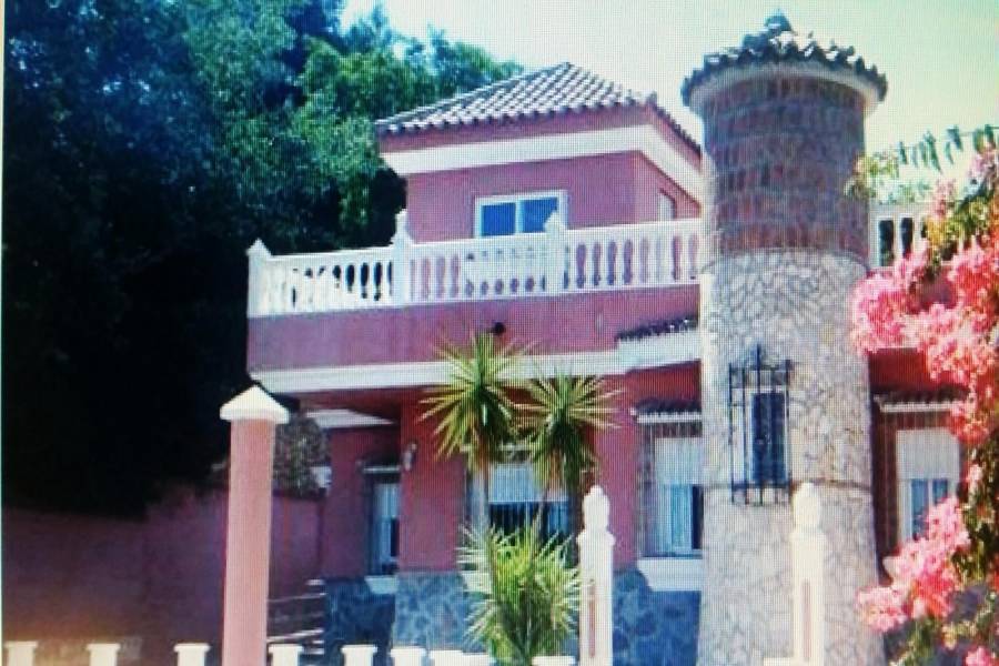 Alhaurín de la Torre,Málaga,España,7 Bedrooms Bedrooms,3 BathroomsBathrooms,Chalets,5161