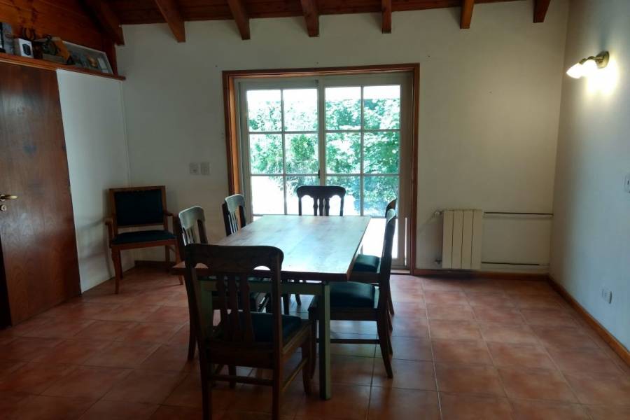 Villa La Angostura,Neuquén,Argentina,4 Bedrooms Bedrooms,3 BathroomsBathrooms,Casas,5246