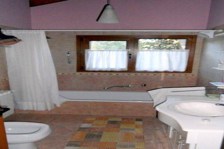Villa La Angostura,Neuquén,Argentina,3 Bedrooms Bedrooms,3 BathroomsBathrooms,Casas,5249