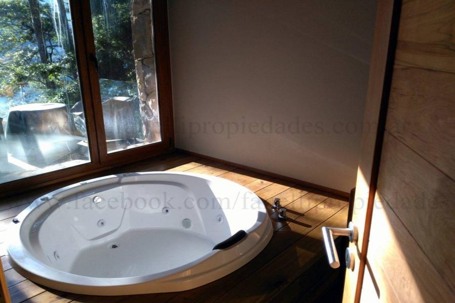 Villa La Angostura,Neuquén,Argentina,4 Bedrooms Bedrooms,5 BathroomsBathrooms,Casas,5250