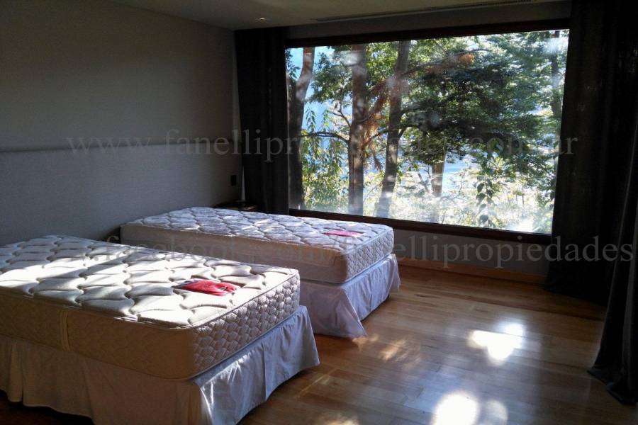 Villa La Angostura,Neuquén,Argentina,4 Bedrooms Bedrooms,5 BathroomsBathrooms,Casas,5250