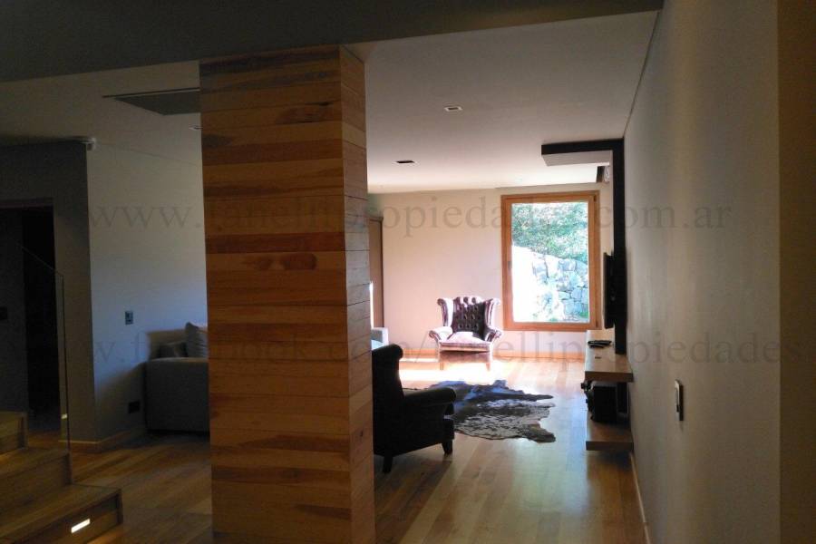 Villa La Angostura,Neuquén,Argentina,4 Bedrooms Bedrooms,5 BathroomsBathrooms,Casas,5250