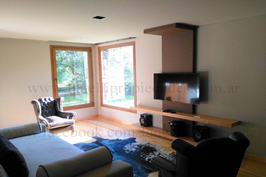 Villa La Angostura,Neuquén,Argentina,4 Bedrooms Bedrooms,5 BathroomsBathrooms,Casas,5250