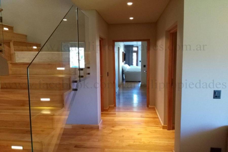 Villa La Angostura,Neuquén,Argentina,4 Bedrooms Bedrooms,5 BathroomsBathrooms,Casas,5250