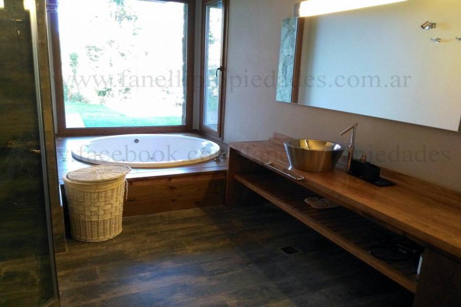 Villa La Angostura,Neuquén,Argentina,4 Bedrooms Bedrooms,5 BathroomsBathrooms,Casas,5250
