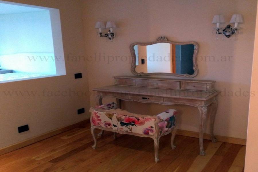 Villa La Angostura,Neuquén,Argentina,4 Bedrooms Bedrooms,5 BathroomsBathrooms,Casas,5250