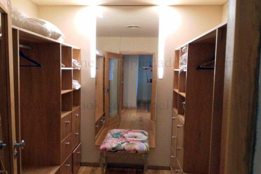 Villa La Angostura,Neuquén,Argentina,4 Bedrooms Bedrooms,5 BathroomsBathrooms,Casas,5250