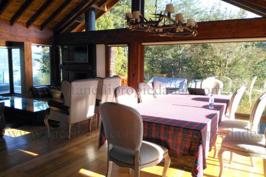 Villa La Angostura,Neuquén,Argentina,4 Bedrooms Bedrooms,5 BathroomsBathrooms,Casas,5250