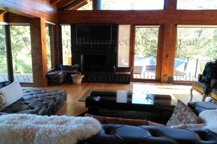 Villa La Angostura,Neuquén,Argentina,4 Bedrooms Bedrooms,5 BathroomsBathrooms,Casas,5250
