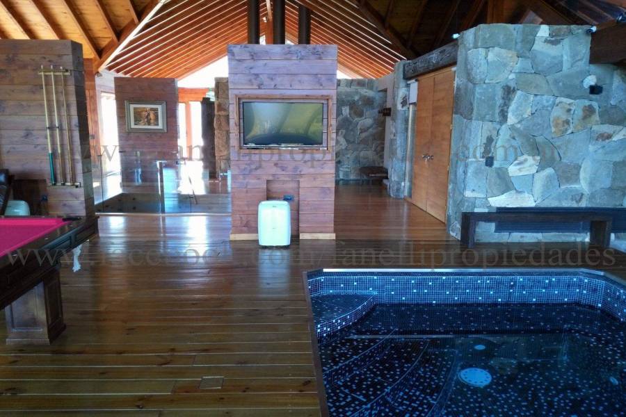 Villa La Angostura,Neuquén,Argentina,4 Bedrooms Bedrooms,5 BathroomsBathrooms,Casas,5250