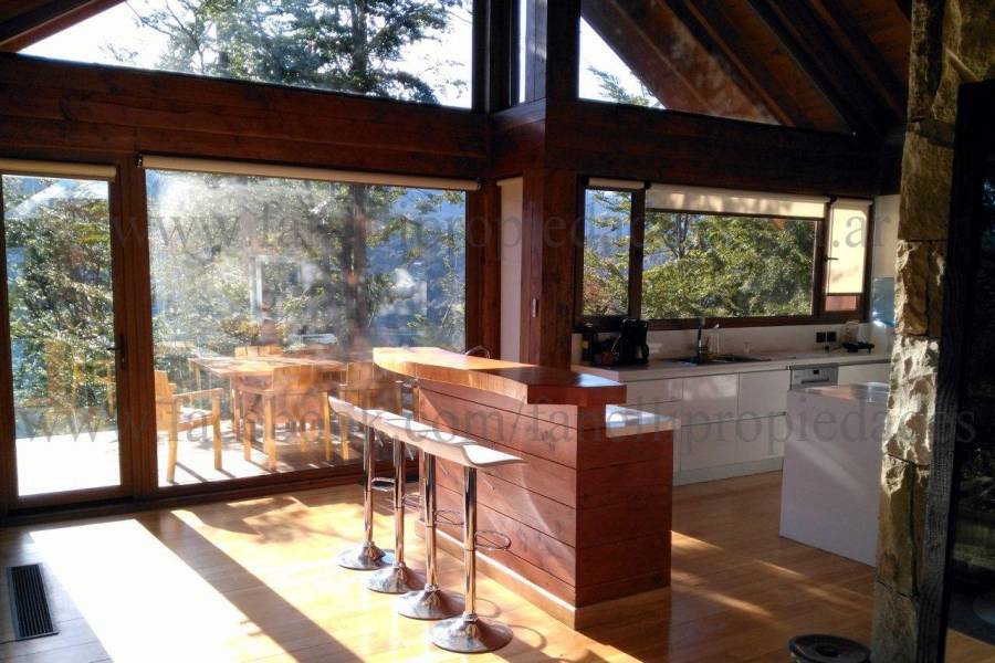Villa La Angostura,Neuquén,Argentina,4 Bedrooms Bedrooms,5 BathroomsBathrooms,Casas,5250