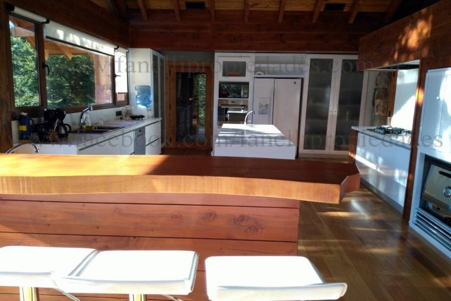 Villa La Angostura,Neuquén,Argentina,4 Bedrooms Bedrooms,5 BathroomsBathrooms,Casas,5250