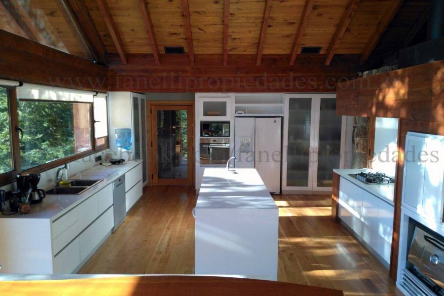 Villa La Angostura,Neuquén,Argentina,4 Bedrooms Bedrooms,5 BathroomsBathrooms,Casas,5250