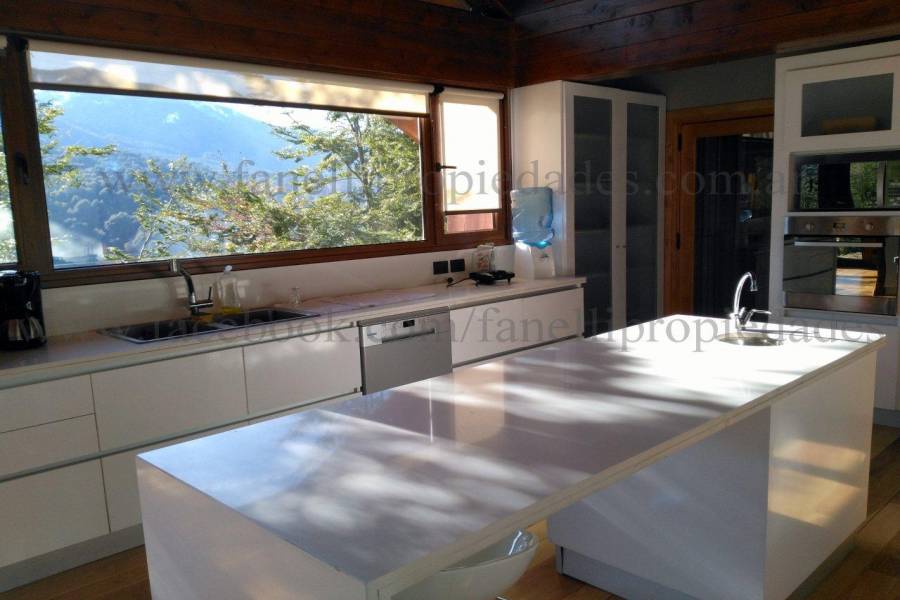Villa La Angostura,Neuquén,Argentina,4 Bedrooms Bedrooms,5 BathroomsBathrooms,Casas,5250